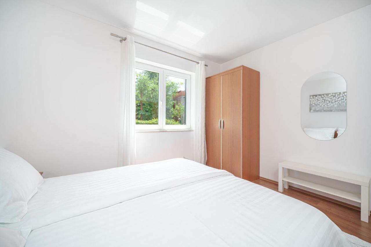 Family Petrov Apartments Водице Екстериор снимка